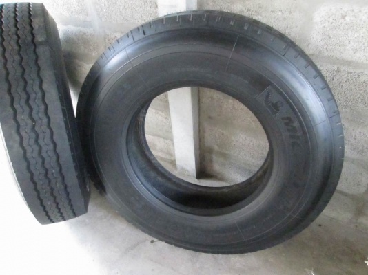 ขายยางใหม่ปี 2013 ครับ มิชลิน 11r 22.5 (4เส้น)