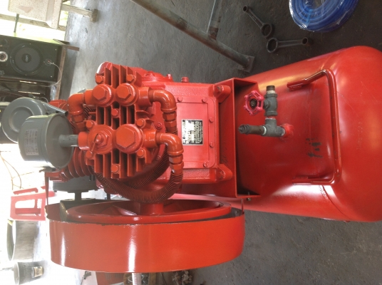 ขายเครื่องปั้มลมเก่าญี่ปุ่นยี่ห้อ  EARTH FUJI ขนาด 5 แรง 4 สูบทูสเตด รุ่นใหม่ถัง260 ลิตร ไฟ 380 V สภาพสวยมากๆพร้อมใช้งาน