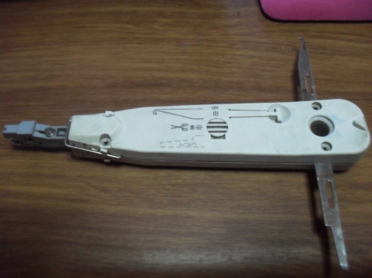 คีมเข้าสายโทรศัพย์,  เข้าสายแลน KRONE  HR-8801