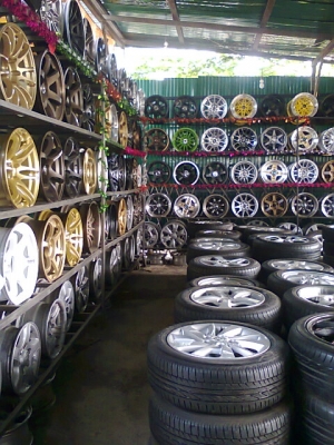 ขายยาง 175 70 13 DUNLOP1ชุด 2800  0806260417 เล็กครับ