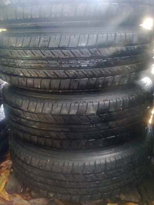 ขายยาง 175 70 13 DUNLOP1ชุด 2800  0806260417 เล็กครับ