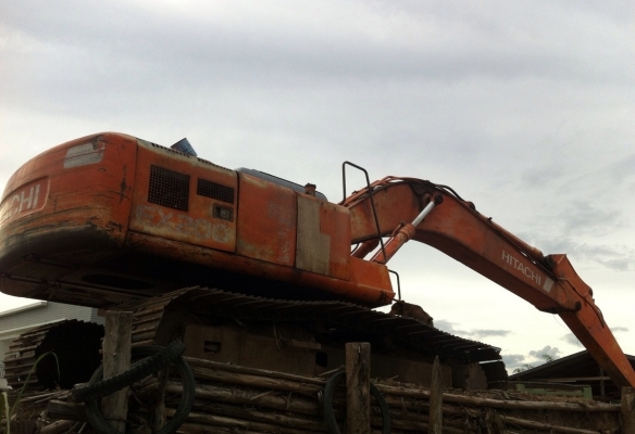 HITACHI EX 200-2 เอกสารเล่มทะเบียนครบ เครื่องเดิมปั๊มเดิมแห้งดีแรงดี ทำงานไม่โหลด ภายในเก๋งสะอาด แอร์เย็น ไฟฟ้าหน้าจอครบพร้อม ภายนอกบูมอาร์มสวยไม่มีปะไม่มีดาม ช่วงล่างสภาพดี 70\% พร้อมใช้งานได้เลย ราคาต่อรองได้ครับ