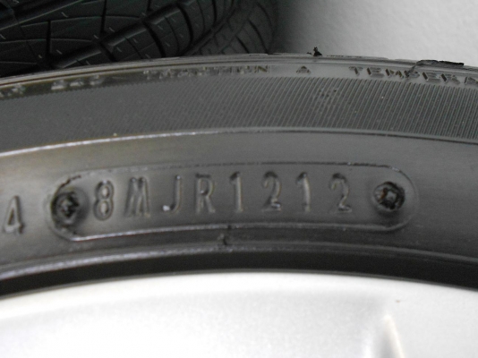 ขายล้อแม็ก Mazda 2 ขอบ 15 พร้อมยาง Dunlop ปี 12/เทิร์นได้-ใส่ฟรีค่ะ ขายล้อแม็ก Mazda 2 ขอบ 15 พร้อมยาง Dunlop ปี 12/เทิร์นได้-ใส่ฟรีค่ะ