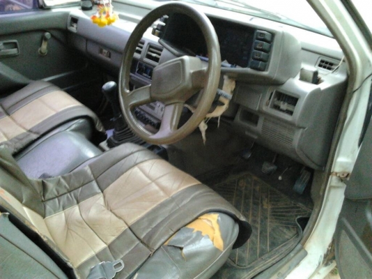 ISUZU TFR มังกรทอง SPARK EX 2.5 MT ปี 32 รถบ้านสภาพดีมากครับพร้อมใช้งาน เครื่องแห้งแรงดี ภายในเก๋งคอนโซลสวยครบ วิทยุเทป แอร์เย็น กระบะปูพื้นยางลายเนอร์ไม่มีผุกร่อน ช่วงล่างคัชซีสวยไม่มีผุ ยางสภาพดี 60\% พร้อมใช้งาน เอกสารทะเบียนครบพร้อมโอน ราคาต่อรองได้ครั