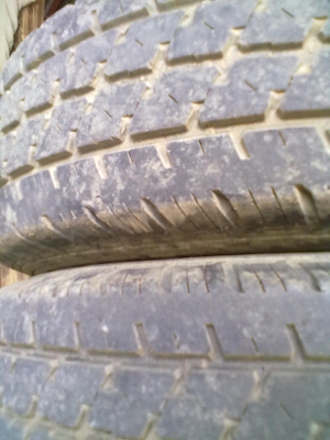 ขายยางขอบ 14'' Bridgestone LEO677 พร้อมกะทะล้อถอดออกจากไมตี้x 4 เส้นขาย 2000 บาท