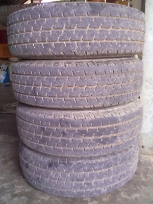 ขายยางขอบ 14'' Bridgestone LEO677 พร้อมกะทะล้อถอดออกจากไมตี้x 4 เส้นขาย 2000 บาท