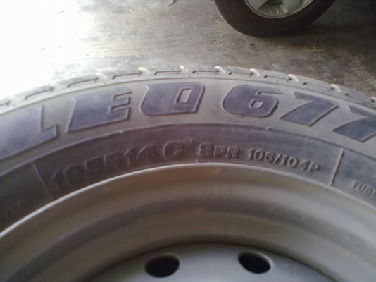 ขายยางขอบ 14'' Bridgestone LEO677 พร้อมกะทะล้อถอดออกจากไมตี้x 4 เส้นขาย 2000 บาท