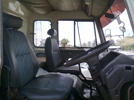 ขายรถบรรทุก6ล้อตู้แห้ง10บาน