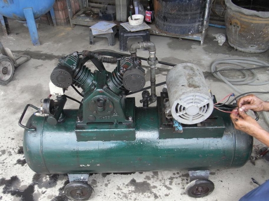 ขายปั้มลม ขนาด 1 HP. 220 V ไฟบ้าน พร้อมใช้งาน