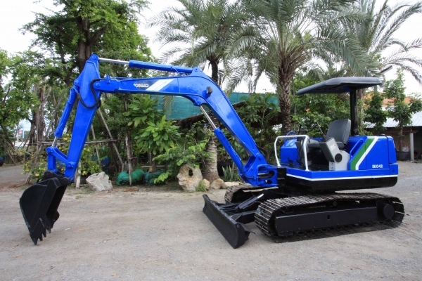 ขายรถแม็คโค KOBELCO SK042 เก่าญี่ปุ่น ทำสีแล้ว ติดต่อ 086-775-7900