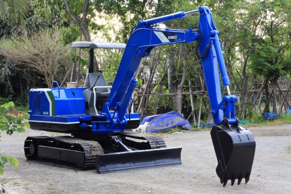 ขายรถแม็คโค KOBELCO SK042 เก่าญี่ปุ่น ทำสีแล้ว ติดต่อ 086-775-7900