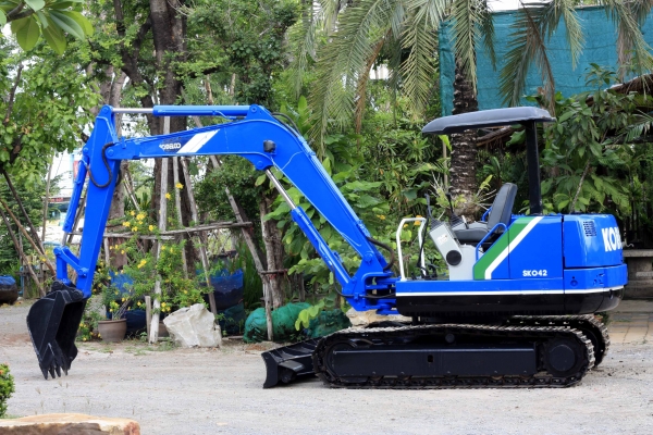 ขายรถแม็คโค KOBELCO SK042 เก่าญี่ปุ่น ทำสีแล้ว ติดต่อ 086-775-7900