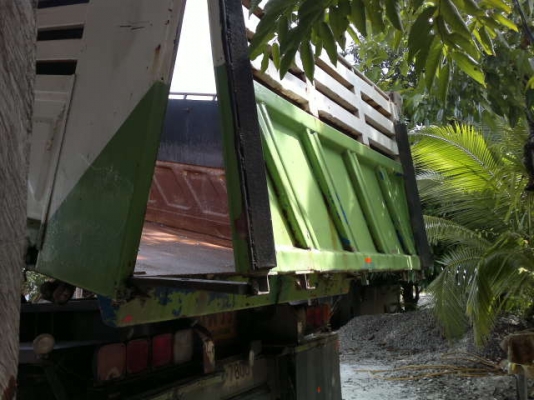 รถอิซูซุ 10 ล้อดั้ม  FXZ 270 แรงม้า ปี 47  ( ขายแม่ลูก )  สนใจติดต่อ 081 - 6079515