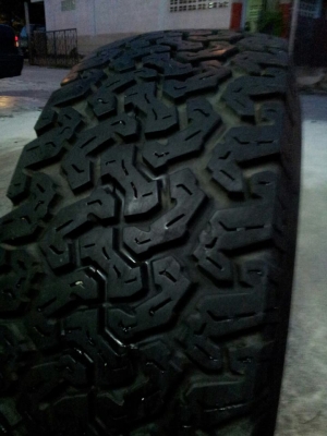 ขายยาง bf 265 75 16  1 ชุด