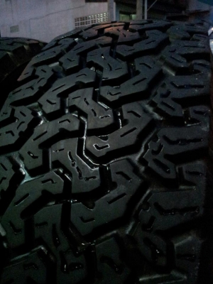 ขายยาง bf 265 75 16  1 ชุด