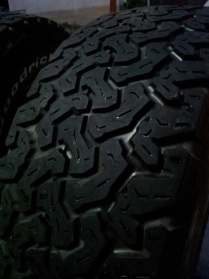 ขายยาง bf 265 75 16  1 ชุด