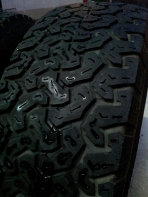 ขายยาง bf 265 75 16  1 ชุด