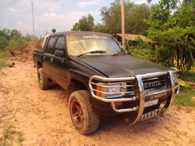 รถกระบะ TOYOTA  ฮีโร่ 4  ประตู  เครื่อง 2L  ตัวถัง LN56  ลดราคาเหลือ  100000