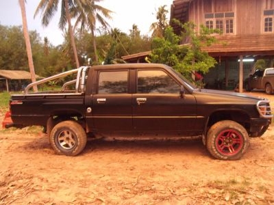 รถกระบะ TOYOTA  ฮีโร่ 4  ประตู  เครื่อง 2L  ตัวถัง LN56  ลดราคาเหลือ  100000