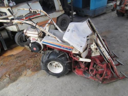 รหัสสินค้า :13001208 รถเกี่ยวข้าวเดินตาม ตัด 2 แถว มีอุปกรณ์ชุดมัดฟางข้าวที่ตัดเป็นก้อนๆ ใช้เกี่ยวหญ้าเลี้ยงสัตว์ได้