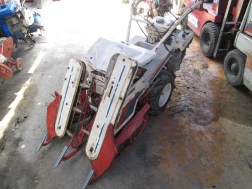 รหัสสินค้า :13001208 รถเกี่ยวข้าวเดินตาม ตัด 2 แถว มีอุปกรณ์ชุดมัดฟางข้าวที่ตัดเป็นก้อนๆ ใช้เกี่ยวหญ้าเลี้ยงสัตว์ได้