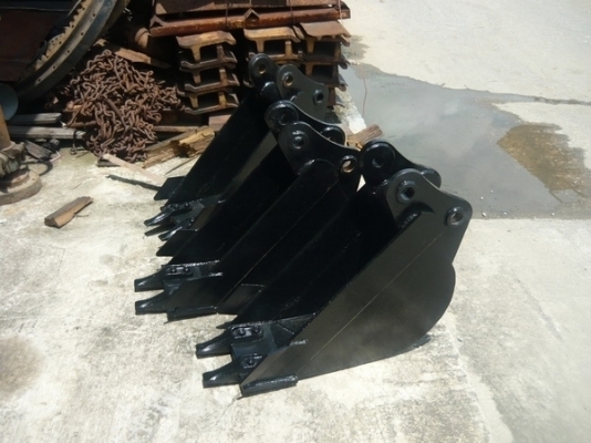 บุ้งกี๋เล็ก PC20,30,40 ขนาด 28 25-28 ซม. เหมาะงานขุดร่องน้ำ 091 695-6445