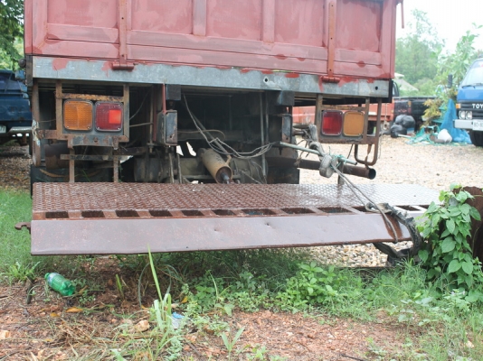 ขายหางพับไฮโดรลิค ติดรถ UD ขนาดใหญ่อุปกรณ์ครบชุด