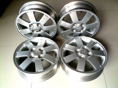 แม็กซ์ มิราจใหม่เอี่ยม 14 นิ้ว ถอดจากป้ายแดง  ขนาด 4 รู 100 ใส่ได้เกือบทุกรุ่นที่ขนาดรูน็อต 4 รู ราคา 4,500 บาท