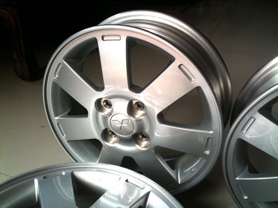 แม็กซ์ มิราจใหม่เอี่ยม 14 นิ้ว ถอดจากป้ายแดง ขนาด 4 รู 100 ใส่ได้เกือบทุกรุ่นที่ขนาดรูน็อต 4 รู ราคา 4,500 บาท แม็กซ์ มิราจใหม่เอี่ยม 14 นิ้ว ถอดจากป้ายแดง ขนาด 4 รู 100 ใส่ได้เกือบทุกรุ่นที่ขนาดรูน็อต 4 รู ราคา 4,500 บาท