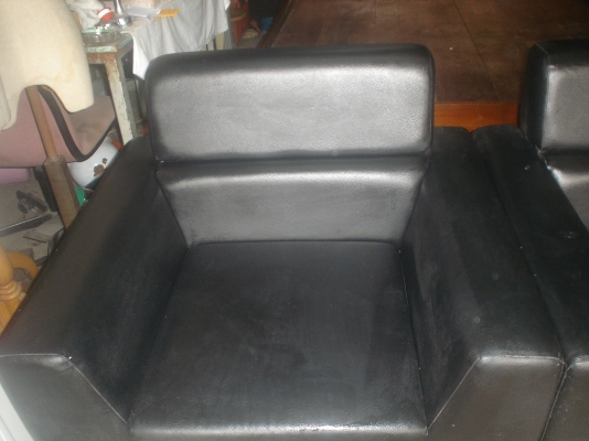 เก้าอี้โซฟา  ขาไม้ แข็งแรง  สภาพใช้ได้  ขายถูกๆๆ ราคาชาวบ้าน