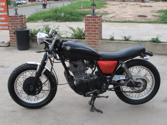 ขาย SR 400 ปี 99 เลขเต็ม แต่งคาเฟ่ อินวอยล์ ท่อแต่ง พร้อมใช้ ยางใหม่