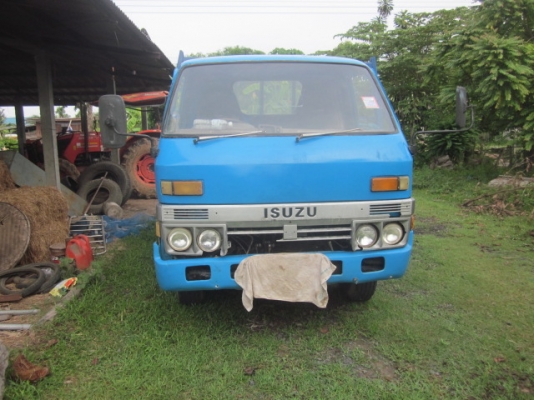 ขายรถบรรทุก  ISUZU 6ล้อ ราคาถูก ทะเบียนเต็มถึงธันวาคม 2556