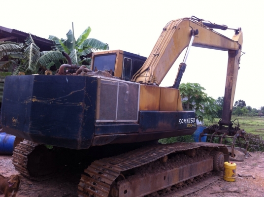 KOMATSU PC 200-3 รถบอดี้สวยพร้อมใช้งาน เครื่องเดิมๆปั๊มเดิมแห้งดีแรงดี ทำงานเร็วไม่มีโหลด ภายในเก๋งสวยคอนโทรลยาว แอร์เย็น ภายนอกบูมอาร์มสวยไม่มีปะ ช่วงล่างสภาพดี 60\% พร้อมใช้งาน เอกสารสัญญาซื้อขาย ราคาต่อรองได้ครับ
