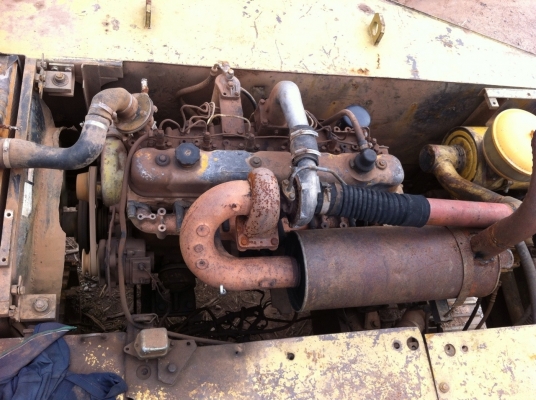 KOMATSU PC 200-3 รถบอดี้สวยพร้อมใช้งาน เครื่องเดิมๆปั๊มเดิมแห้งดีแรงดี ทำงานเร็วไม่มีโหลด ภายในเก๋งสวยคอนโทรลยาว แอร์เย็น ภายนอกบูมอาร์มสวยไม่มีปะ ช่วงล่างสภาพดี 60\% พร้อมใช้งาน เอกสารสัญญาซื้อขาย ราคาต่อรองได้ครับ