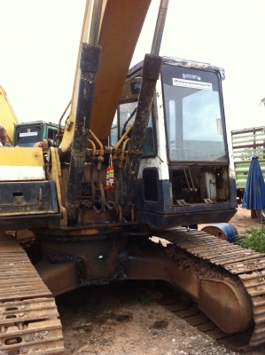 KOMATSU PC 200-3 รถบอดี้สวยพร้อมใช้งาน เครื่องเดิมๆปั๊มเดิมแห้งดีแรงดี ทำงานเร็วไม่มีโหลด ภายในเก๋งสวยคอนโทรลยาว แอร์เย็น ภายนอกบูมอาร์มสวยไม่มีปะ ช่วงล่างสภาพดี 60\% พร้อมใช้งาน เอกสารสัญญาซื้อขาย ราคาต่อรองได้ครับ