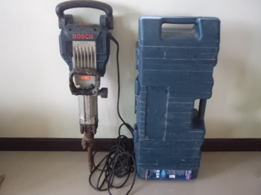 ขายเครื่องสกัดคอนกรีต Bosch gsh 16-30 professional ของแท้ 100 \%       ข้อมูลทางเทคนิคเครื่องสกัดคอนกรีต Bosch GSH 16-30 (1750w.)   	   - กำลังไฟเข้าพิกัด 	 1750 W  - แรงกระแทก 	 45 J  - อัตรากระแทกที่ความเร็วพิกัด 	 1300 ครั้ง/นาที  - น้ำหนักไม่รวมสายไฟ