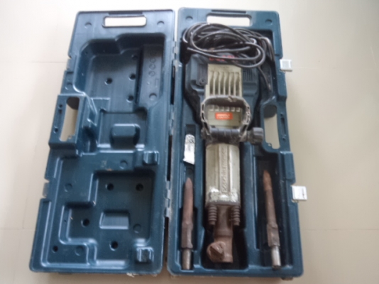 ขายเครื่องสกัดคอนกรีต Bosch gsh 16-30 professional ของแท้ 100 \%       ข้อมูลทางเทคนิคเครื่องสกัดคอนกรีต Bosch GSH 16-30 (1750w.)   	   - กำลังไฟเข้าพิกัด 	 1750 W  - แรงกระแทก 	 45 J  - อัตรากระแทกที่ความเร็วพิกัด 	 1300 ครั้ง/นาที  - น้ำหนักไม่รวมสายไฟ