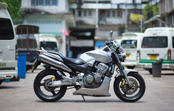 ขาย Cb 900 hornet หัวฉีด ปี2001 สภาพกริ๊บ เครื่องดี วื่ง 16,000 โล อินวอยแท้ + สพม