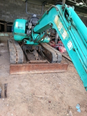 รถแบคโฮ ยี่ห้อ KOMATSU PC40-7 รถแบคโฮ ยี่ห้อ KOMATSU PC40-7