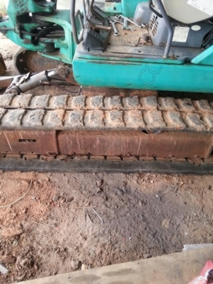 รถแบคโฮ ยี่ห้อ KOMATSU PC40-7 รถแบคโฮ ยี่ห้อ KOMATSU PC40-7