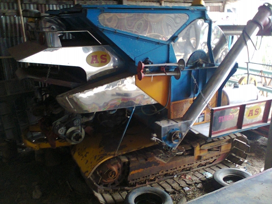 ขายรถเกื่ยวของอู่ เอ.เอส.พัฒนา เครื่องมิตซูสองร้อยหกสิบแรง