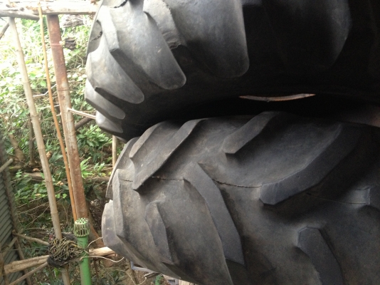 ขายยาง16.9 30 ดอกดีไม่มีแตกไม่มีแผลสภาพสวยๆ 088-4267077 แอ๊ฟ