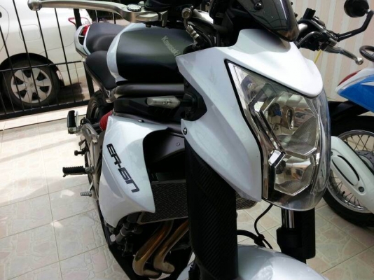 Kawasaki er-6n สีขาว
