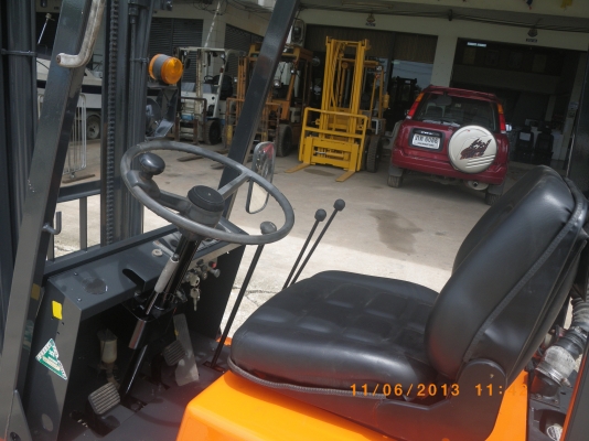 Toyota 700กิโล เครื่องดีเซล 4สูบ เสาลิฟท์กระบอกคู่ ยกสูง3เมตร Toyota 700กิโล เครื่องดีเซล 4สูบ เสาลิฟท์กระบอกคู่ ยกสูง3เมตร