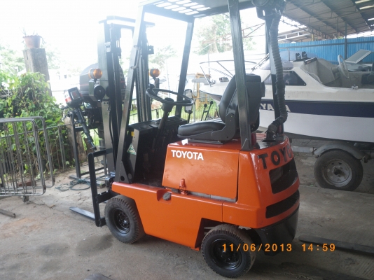 Toyota 700กิโล เครื่องดีเซล 4สูบ เสาลิฟท์กระบอกคู่ ยกสูง3เมตร Toyota 700กิโล เครื่องดีเซล 4สูบ เสาลิฟท์กระบอกคู่ ยกสูง3เมตร