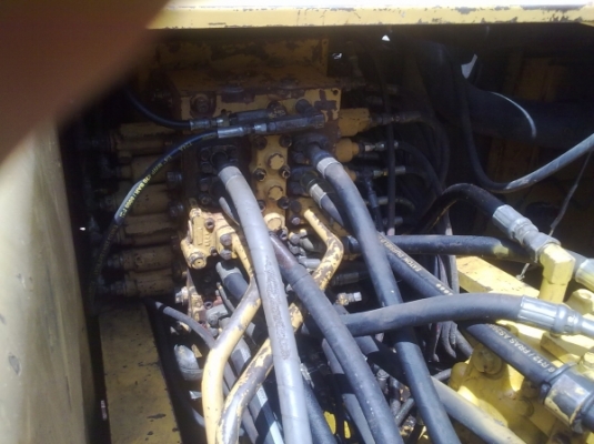 ขายรถแบ็คโฮ KOMAYSU PC 200-7 เอกสารเล่มทะเบียน ชั่วโมงทำงาน 57xx