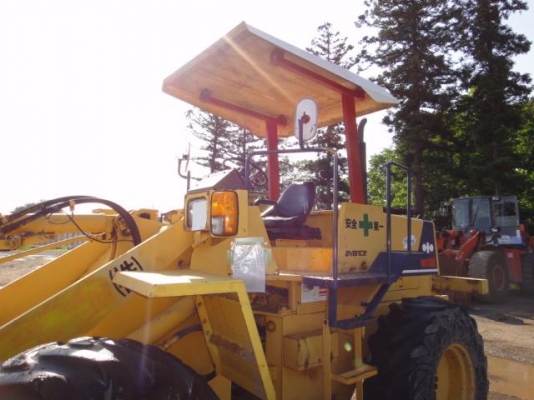 รถตักล้อยาง  WA100-1-32673  แขนยาว สภาพสวย รถนอกจากญี่ปุ่น  กำลังเดินทางเข้าไทย  จะถึง C.S. Motor ประมาณสิ้นเดือน มิ.ย. นี้  โทร.081-373-0559