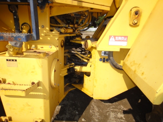 รถตักล้อยาง  WA100-1-32673  แขนยาว สภาพสวย รถนอกจากญี่ปุ่น  กำลังเดินทางเข้าไทย  จะถึง C.S. Motor ประมาณสิ้นเดือน มิ.ย. นี้  โทร.081-373-0559