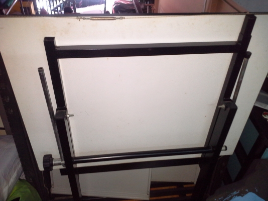 ขายโต๊ะเขียนแบบสวย สภาพดี ไม้บรรทัดใช้งานได้ดี พร้อมเก้าอี้ ขายโต๊ะเขียนแบบสวย สภาพดี ไม้บรรทัดใช้งานได้ดี พร้อมเก้าอี้