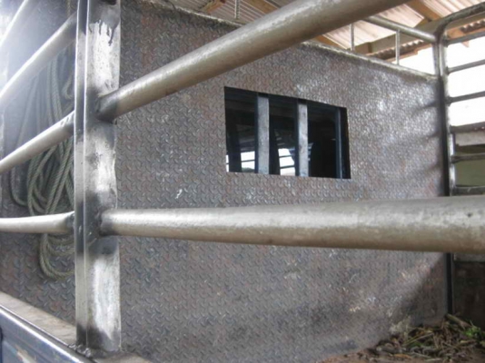 ISUZU  NPR 115 แรง จดทะเบียนปี 2547 เครื่อง 4BD1 หน้า F เฟืองหลัง F ยาง 285 เสริมแหนบ